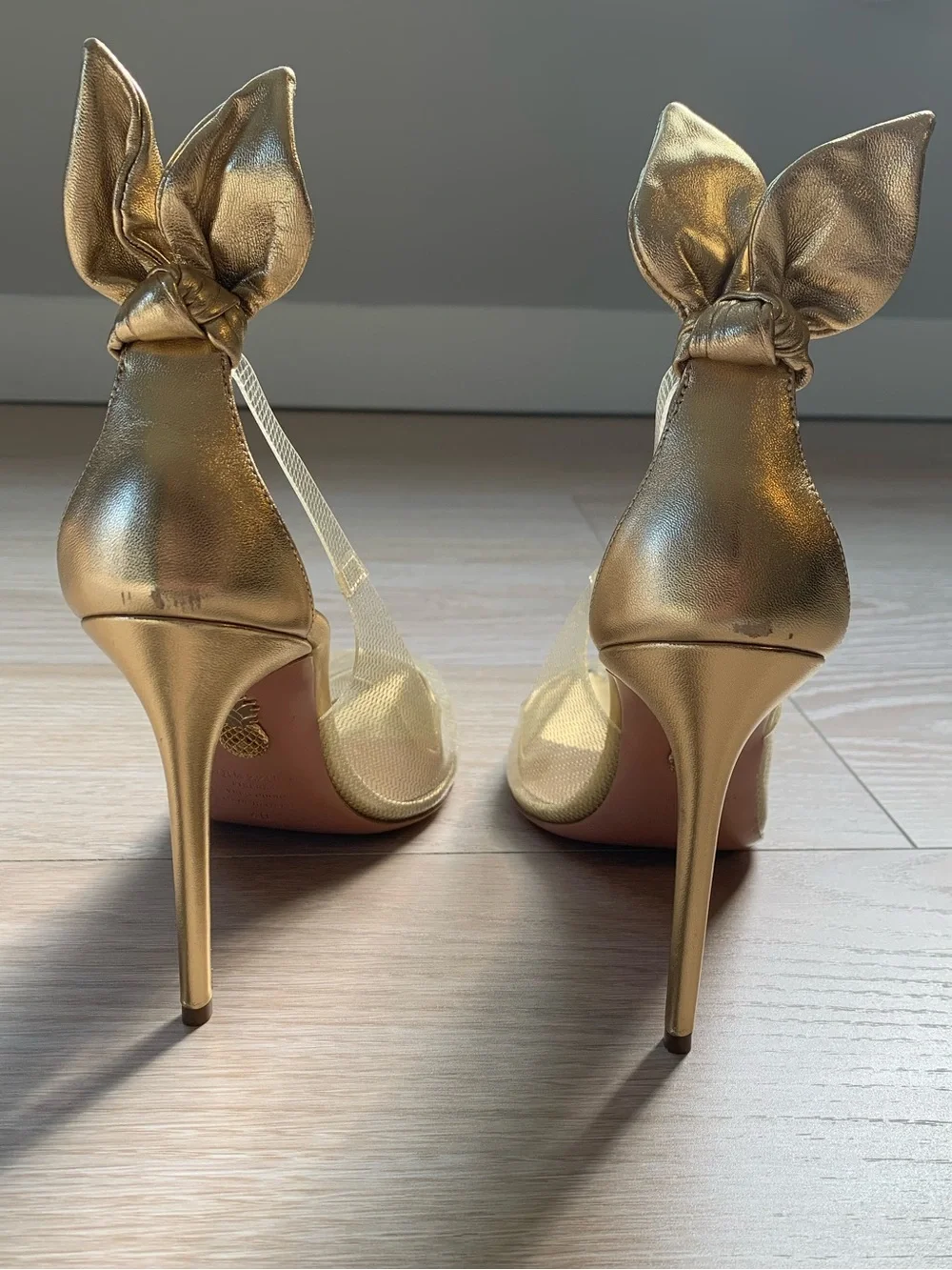 Aquazzura Bow Tie Plexi 105 Pumps Gold NWT Size 40 IT - Picture 5 of 8